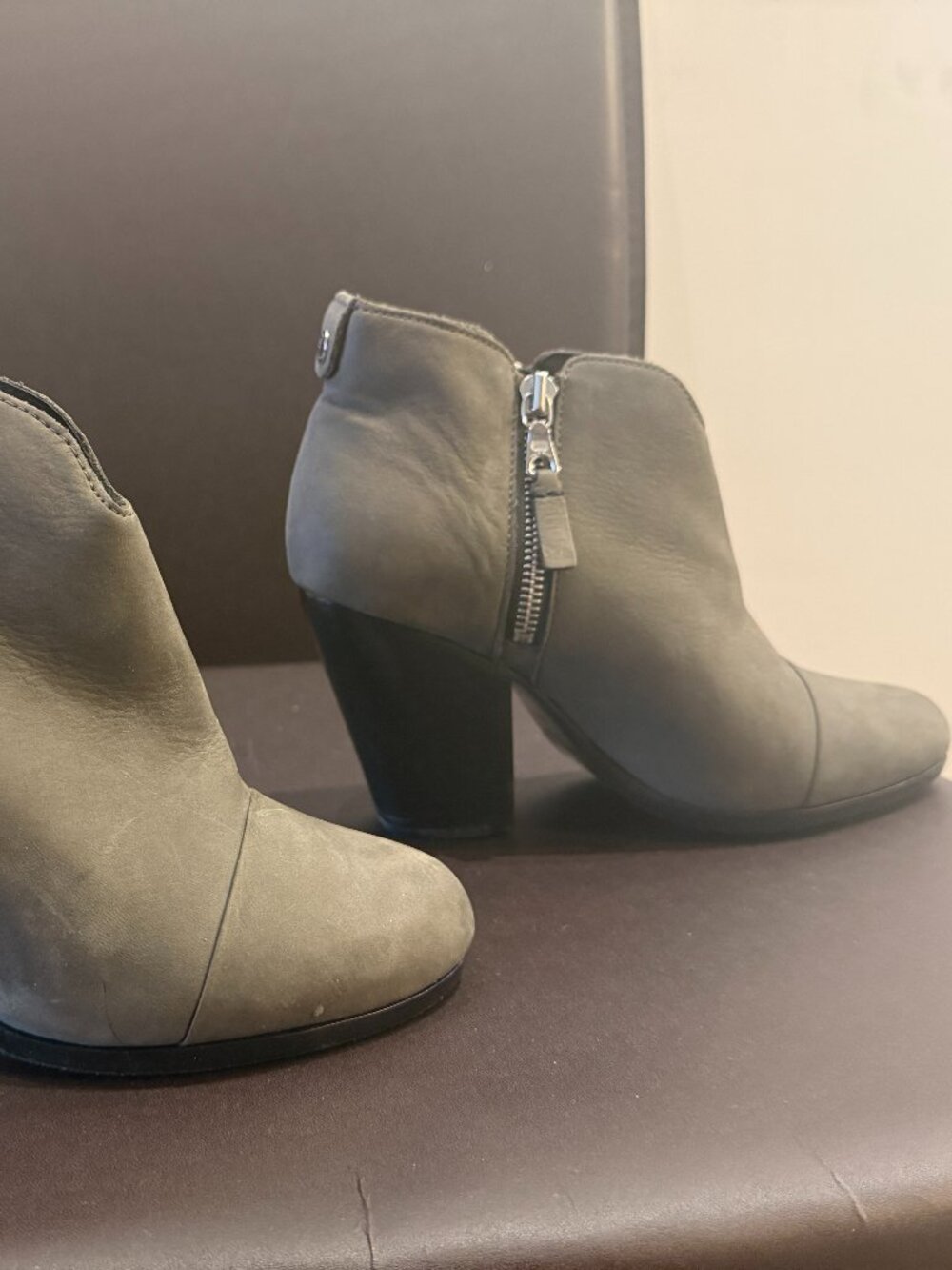 NWOT rag & bone Margot Ankle Booties Size 36, Taupe Grey Nubuck Leather Side Zip
